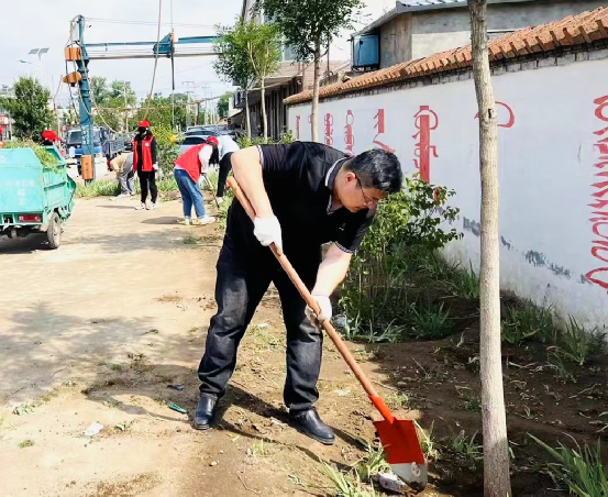 必斯营子镇开展捡拾垃圾美化家园志愿活动