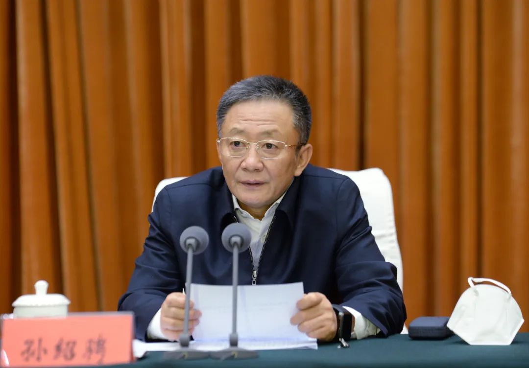 学习贯彻党的二十大精神中央宣讲团报告会在呼举行吴瀚飞作宣讲报告孙