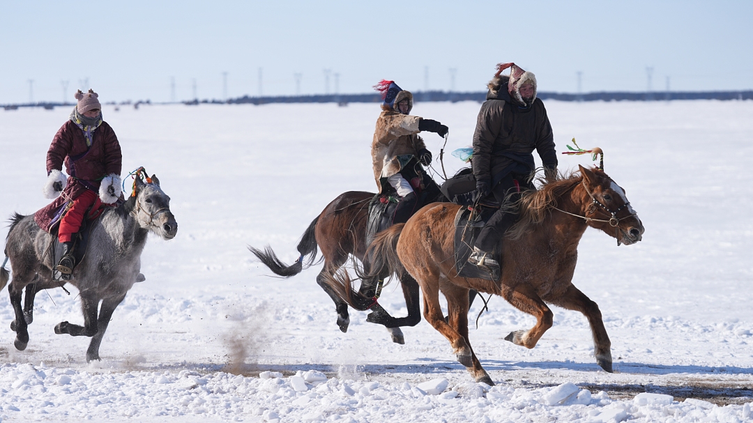 草原上奔腾的乐章——雪地赛马"热辣滚烫-新闻中心-内蒙古新闻网